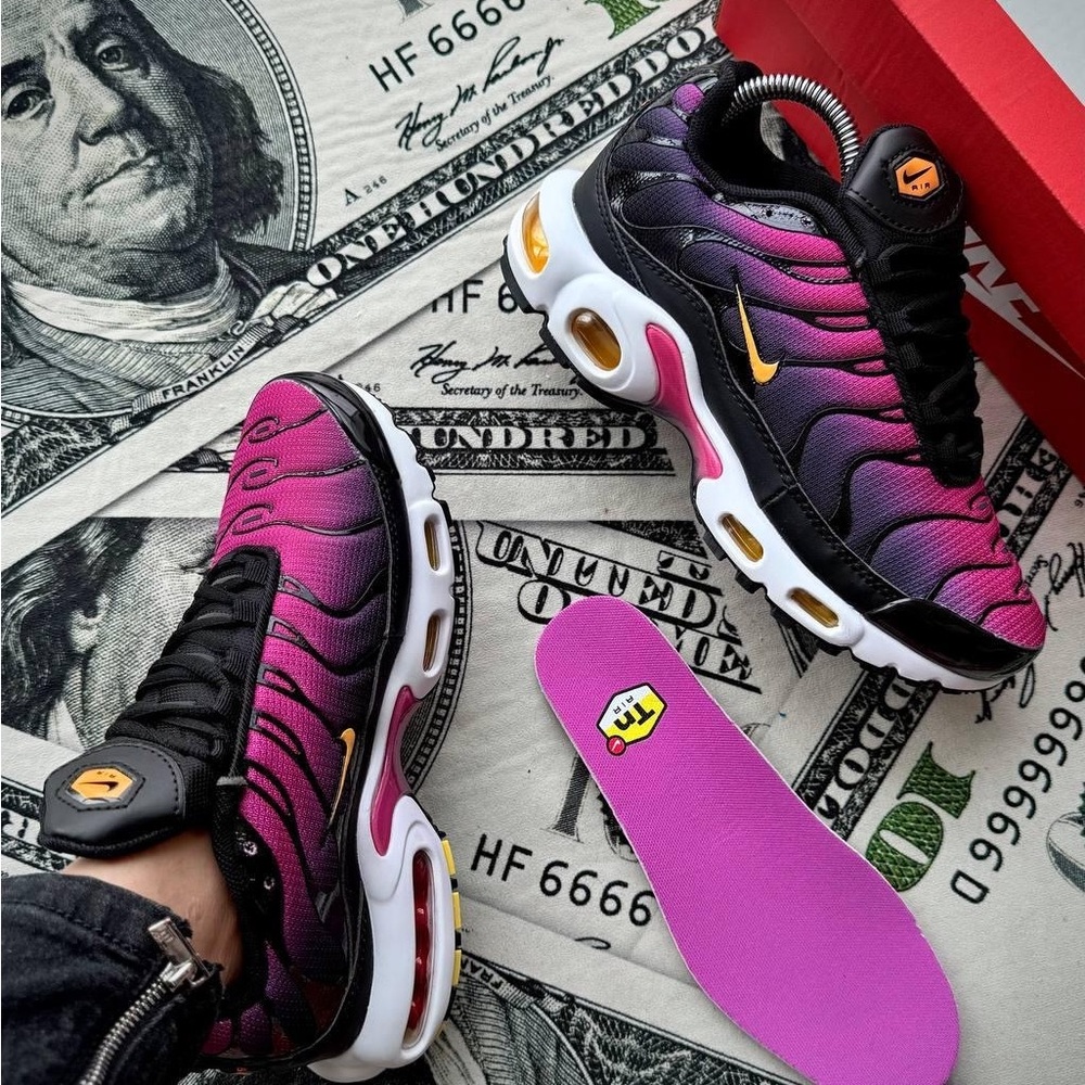 Nike Women's Purple and Black Sneakers